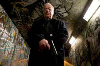 Michael Caine en el papel de Harry Brown