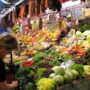 Las comidas principales de la dieta mediterránea no pueden prescindir de tres elementos: cereales, verduras y frutas y productos lácteos. Imagen: SINC.