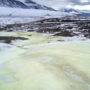 Emanaciones sulfurosas amarillas en el Paso del Fiordo Borup (Canadá). Imagen: D. Gleeson.