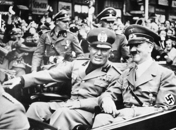 Benito Mussolini y Adolf Hitler