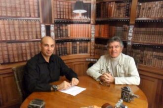 “El Lobo Estepario”: Raúl Tristán (izda.) entrevista al humanista Ángel Sanz Goena (dcha.)