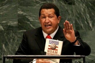 Hugo Chávez libro Chomsky