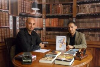 Santiago Morata (dcha.), entrevistado por Raúl Tristán (izda.) en ‘El Lobo Estepario’