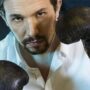 pablo iglesias con guantes de boxeo