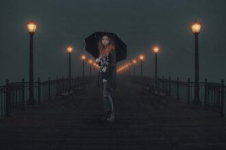 chica noche lluvia