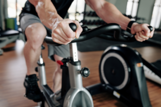 Bicicletas estáticas uno de los accesorios deportivos más demandados durante la pandemia
